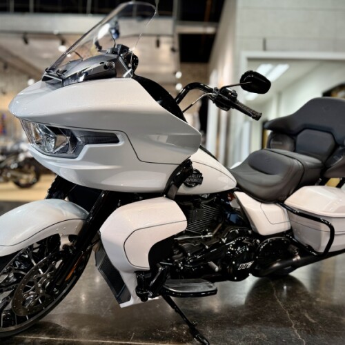 2026 Harley-Davidson® Road Glide Limited White Onyx Pearl Black Trim thumb 2