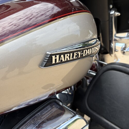 2018 Harley-Davidson® Tri Glide® Ultra Twisted Cherry/Silver Fortune thumb 3