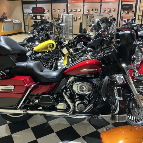 2013 Harley-Davidson® Electra Glide® Ultra Limited EMBR RED/MERLOT W/ PINSTRIP thumb 3