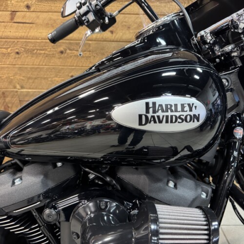 2024 Harley-Davidson® Heritage Classic Vivid Black FLHCS thumb 3