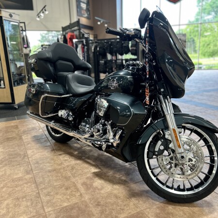  2026 Harley-Davidson® Street Glide Limited thumb 3