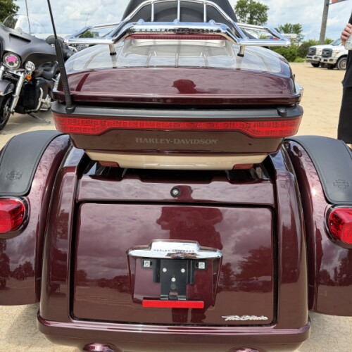 2018 Harley-Davidson® Tri Glide® Ultra Twisted Cherry/Silver Fortune thumb 2
