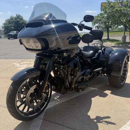 2023 Harley-Davidson® Road Glide® 3 Vivid Black - Black Finish thumb 0