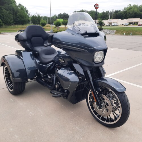 2026 Harley-Davidson® Street Glide 3 Limited Dark Billiard Gray Black Trim thumb 1