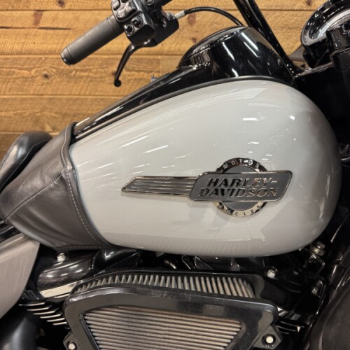 2024 Harley-Davidson® Road Glide® Limited Billiard Gray FLTRK thumb 3