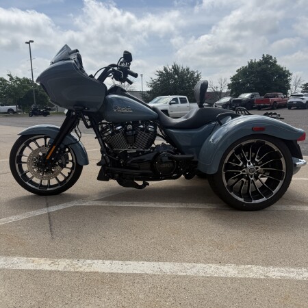 2024 Harley-Davidson® Road Glide® 3 Sharkskin Blue - Black Finish thumb 0