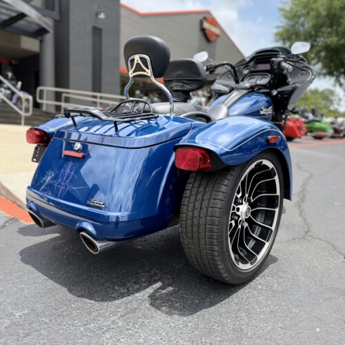 FLTRT 2023 Road Glide® 3 thumb 2
