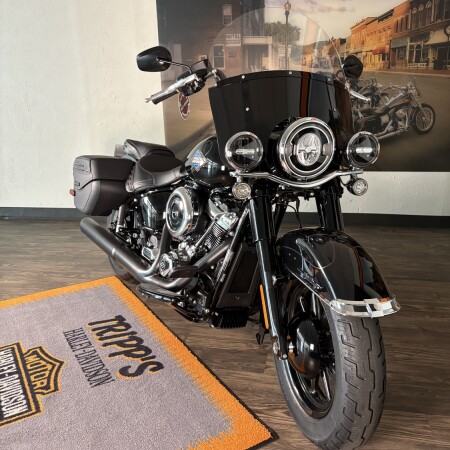 2026 Harley-Davidson® Heritage Classic Vivid Black Black Laced Wheels thumb 3