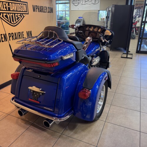 2024 Harley-Davidson® Tri Glide® Ultra Blue Burst thumb 0