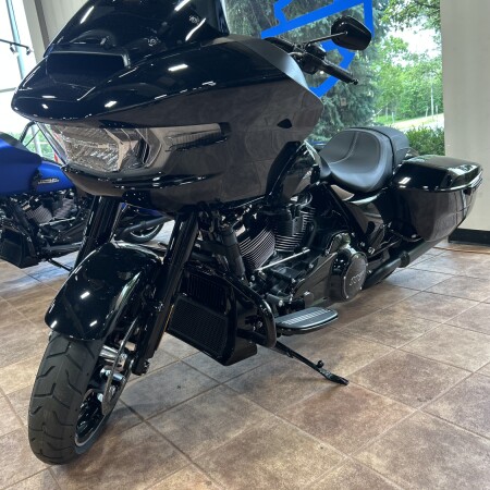  2026 Harley-Davidson® Road Glide® thumb 3