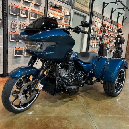 FLTRT 2026 Road Glide 3 thumb 1