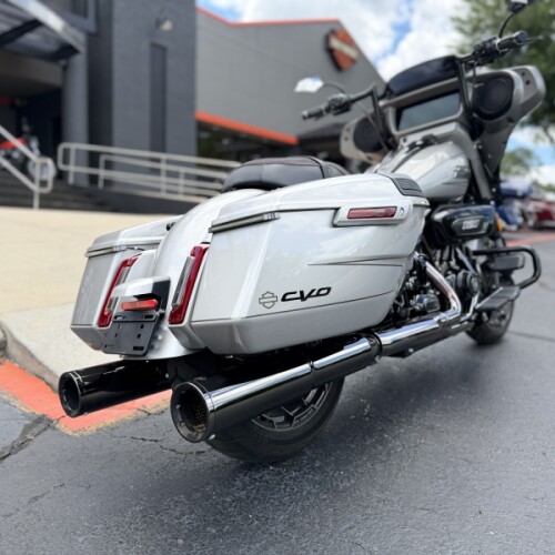 FLHXSE 2023 CVO™ Street Glide® thumb 2