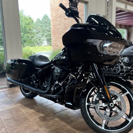  2026 Harley-Davidson® Road Glide® thumb 3