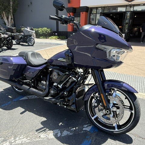 2026 Harley-Davidson® Road Glide™ Purple Abyss Black Trim thumb 3