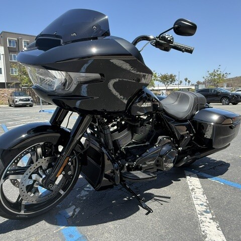 2026 Harley-Davidson® Road Glide™ Vivid Black Black Trim thumb 1