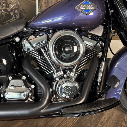 2026 Harley-Davidson® Heritage Classic Purple Abyss Black Laced Wheels thumb 1