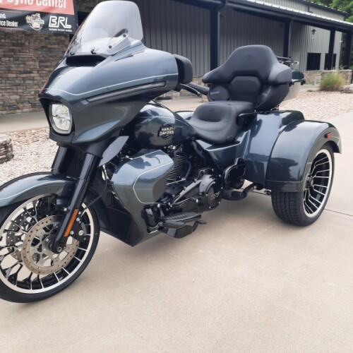 2026 Harley-Davidson® Street Glide 3 Limited Dark Billiard Gray Black Trim thumb 3
