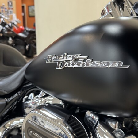 FLHXS 2017 Street Glide® Special thumb 2