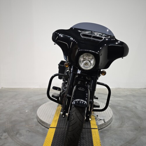 FLHXS 2018 Street Glide® Special thumb 3