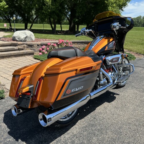 2026 Harley-Davidson® CVO Street Glide Torched Orange CVO Tri-Tone thumb 2