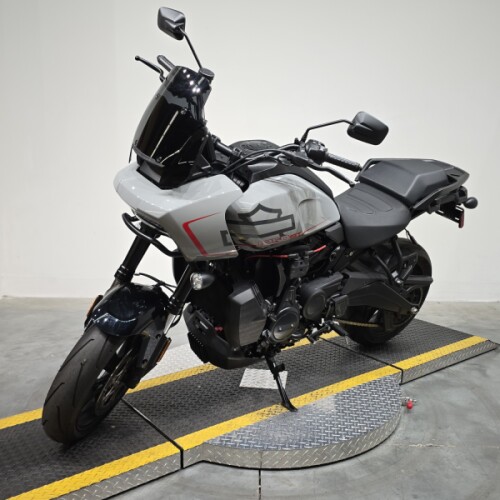RA1250ST 2025 Pan America® 1250 ST thumb 2