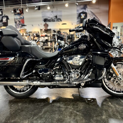 2026 Harley-Davidson® Street Glide Limited Vivid Black Chrome Trim thumb 3