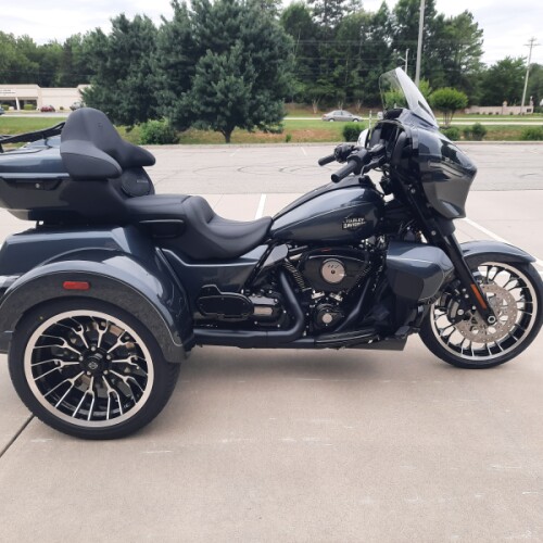 2026 Harley-Davidson® Street Glide 3 Limited Dark Billiard Gray Black Trim thumb 0