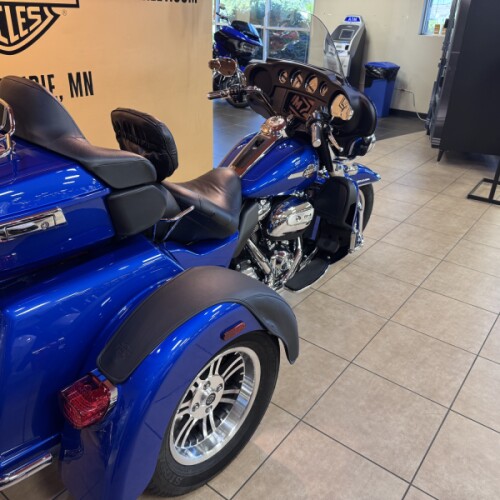 2024 Harley-Davidson® Tri Glide® Ultra Blue Burst thumb 1