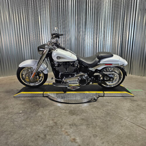 2026 Harley-Davidson® Fat Boy® White Onyx Pearl Chrome Trim thumb 0