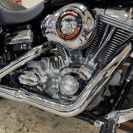 FXDC 2009 Super Glide® Custom thumb 3