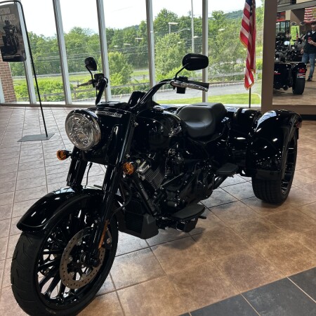  2024 Harley-Davidson® Freewheeler™ thumb 3