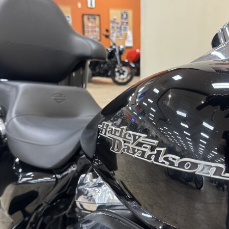 FLHXS 2017 Street Glide® Special thumb 2