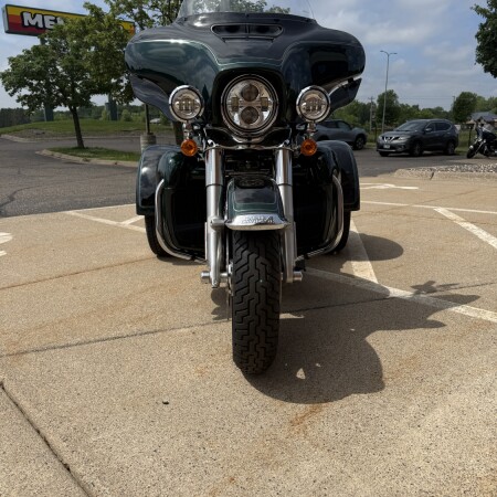 2024 Harley-Davidson® Tri Glide® Ultra Alpine Green / Vivid Black thumb 1
