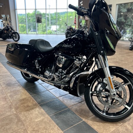  2026 Harley-Davidson® Street Glide® thumb 3