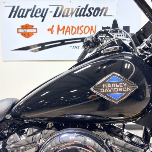 2026 FLHC Harley-Davidson® Heritage Classic Vivid Black Black Laced Wheels thumb 2