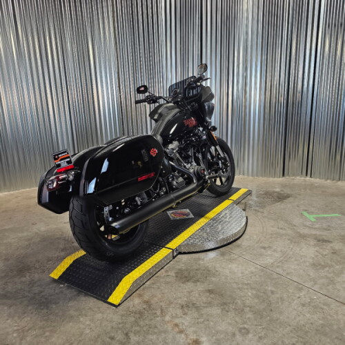 2026 Harley-Davidson® Low Rider® ST Vivid Black Black Trim thumb 2