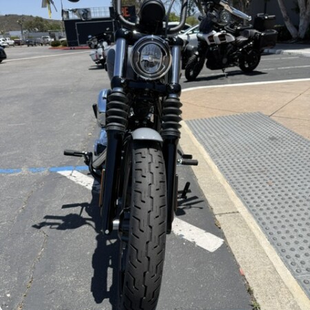 2026 Harley-Davidson® Street Bob® Dark Billiard Gray Chrome Cast Wheels thumb 2