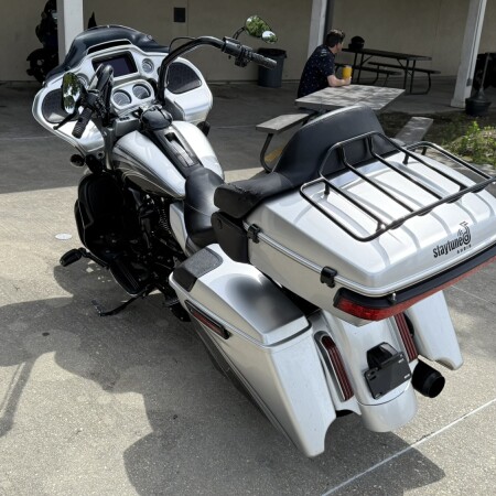 2021 Harley-Davidson® Road Glide® Limited thumb 2