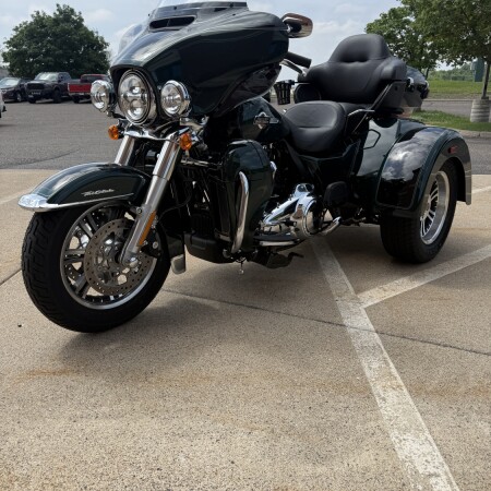 2024 Harley-Davidson® Tri Glide® Ultra Alpine Green / Vivid Black thumb 0