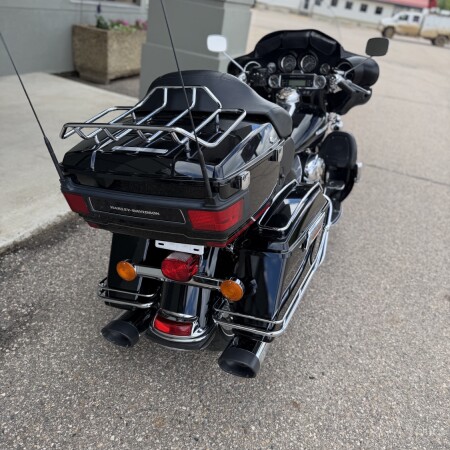 2012 Harley-Davidson® Electra Glide® Ultra Limited Vivid Black Chrome Trim thumb 1