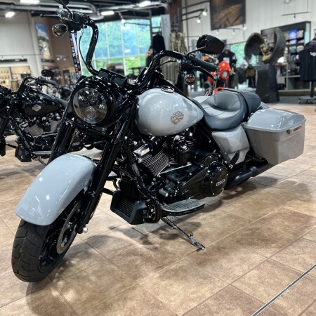  2025 Harley-Davidson® Road King™ Special thumb 3