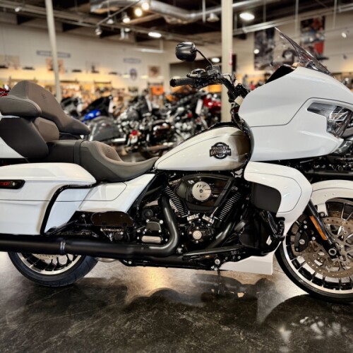 2026 Harley-Davidson® Road Glide Limited White Onyx Pearl Black Trim thumb 3