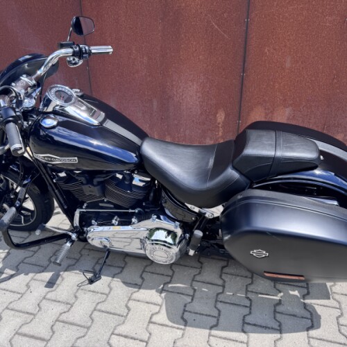 2019 Harley-Davidson® Sport Glide™ Vivid Black thumb 3