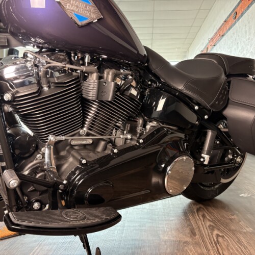 2026 Harley-Davidson® Heritage Classic Purple Abyss Black Laced Wheels thumb 0