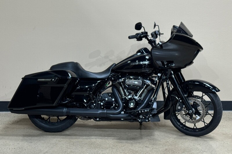 2020 Harley-Davidson® Road Glide® Special Vivid Black