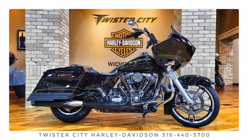 2013 Harley-Davidson® Road Glide® Custom, FLTRX103