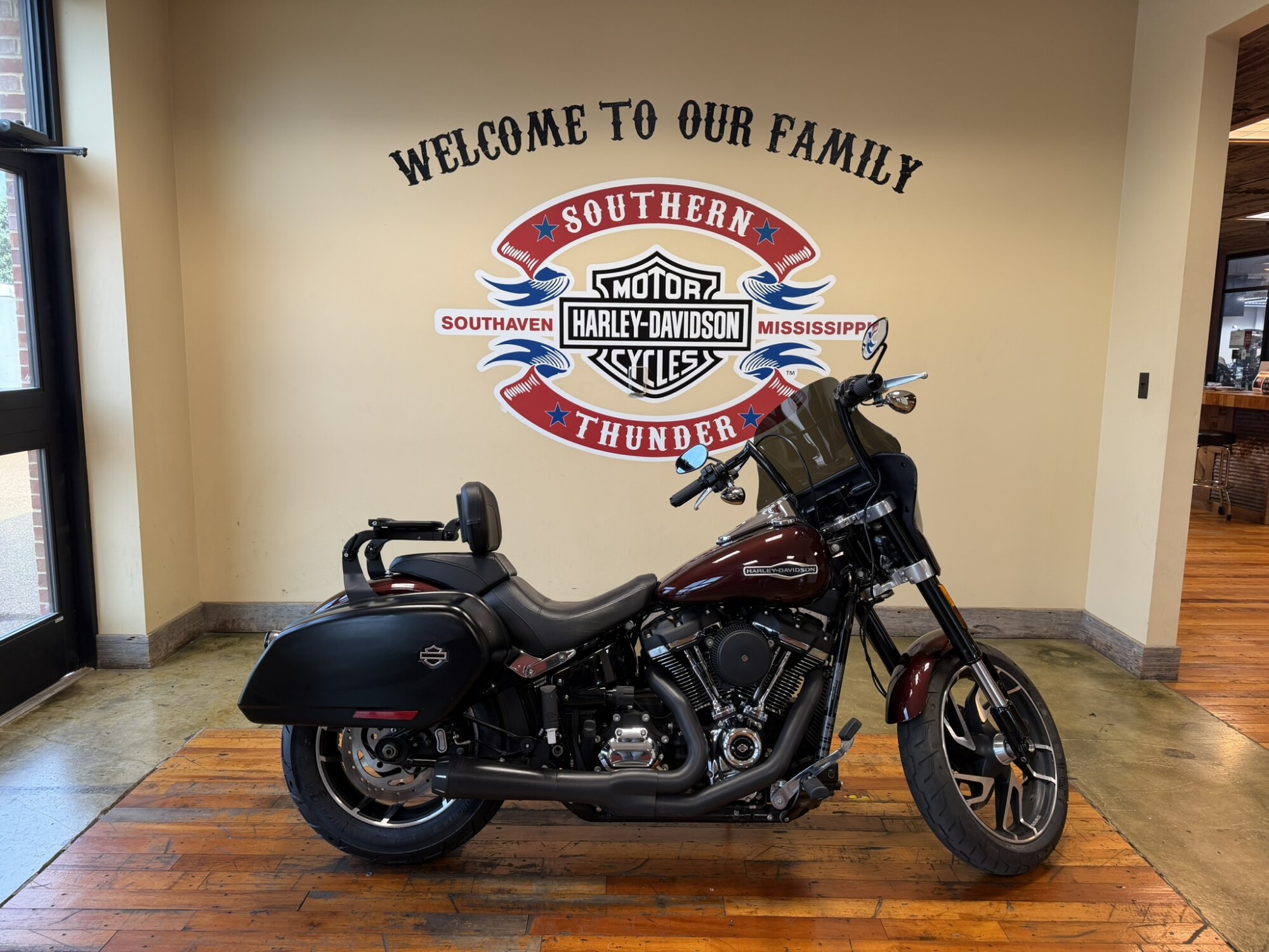 2018 Harley-Davidson® Sport Glide™ Twisted Cherry