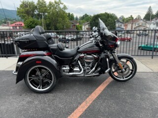 2020 Harley-Davidson® CVO™ Tri Glide® FLHTCUTGSE