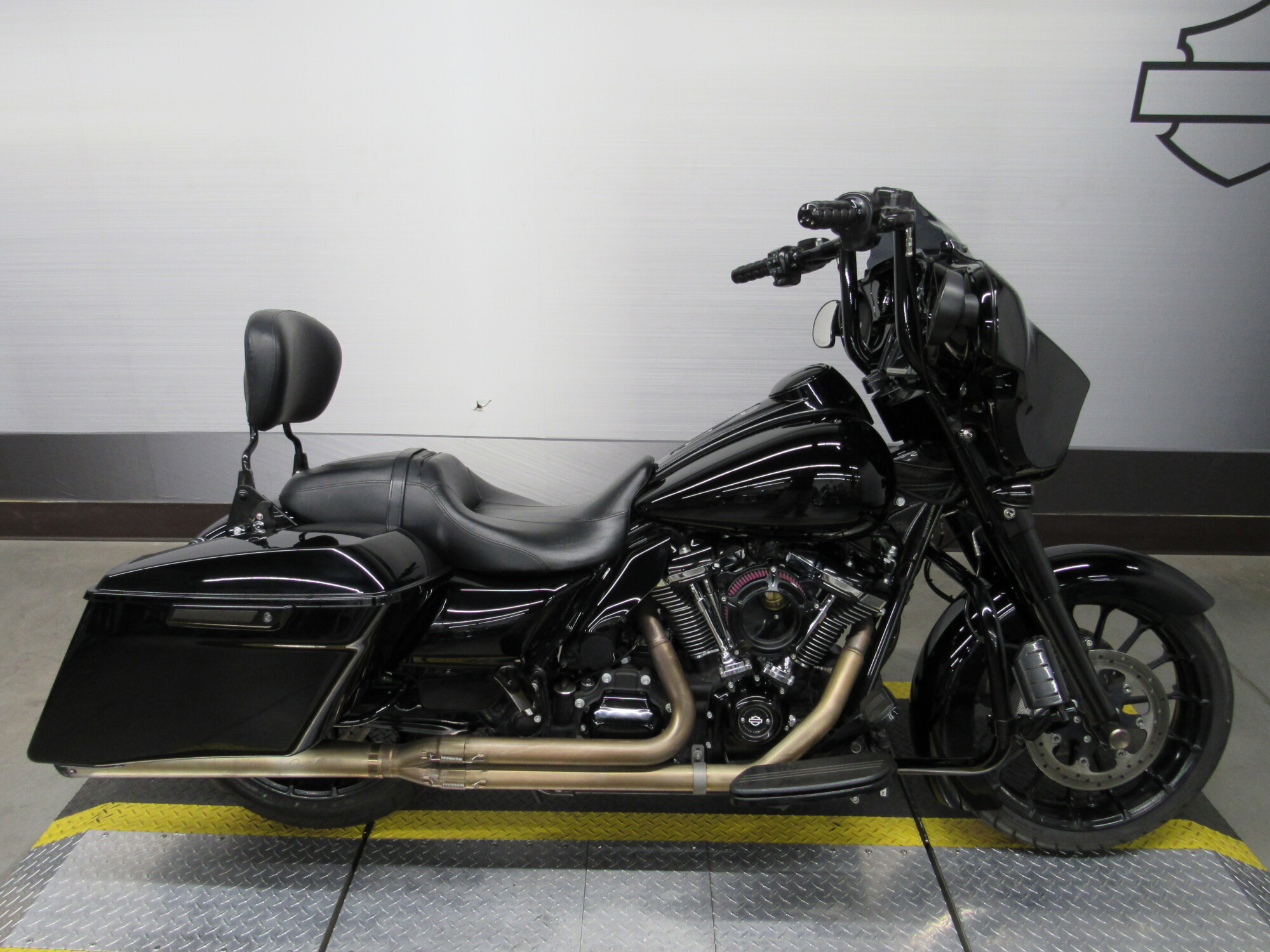 FLHXS 2018 Street Glide® Special
