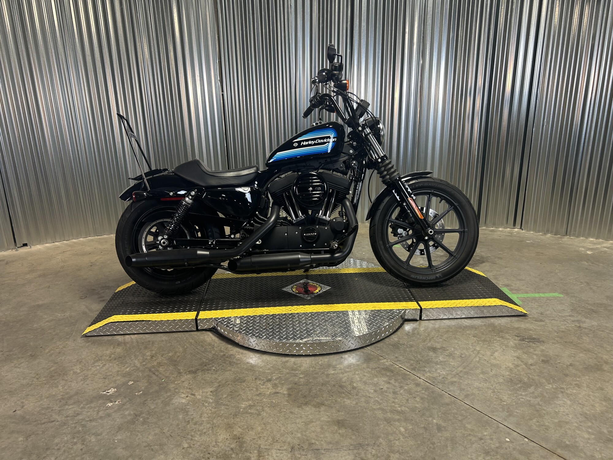 2019 Harley-Davidson® Iron 1200™ Vivid Black